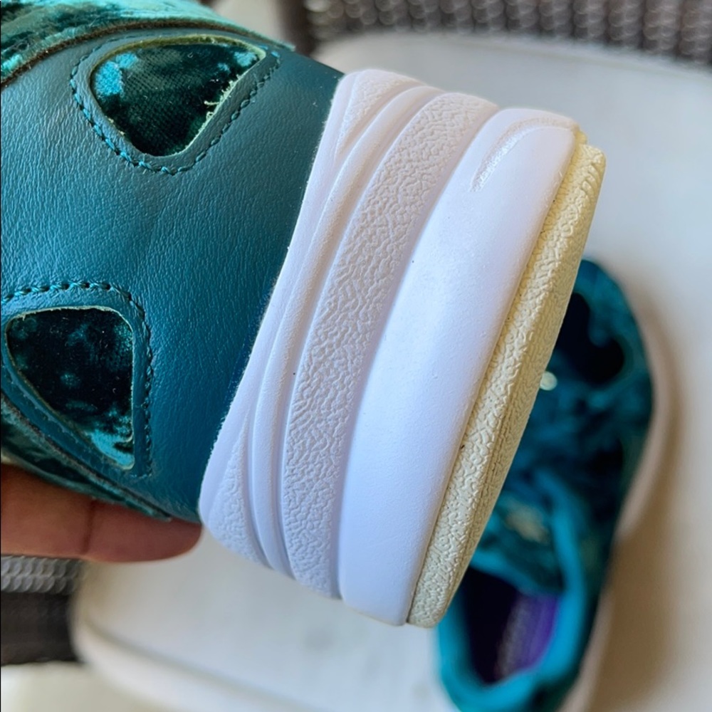 Adidas Emerald Green Velvet Sneakers 10.5 - Picture 16 of 16